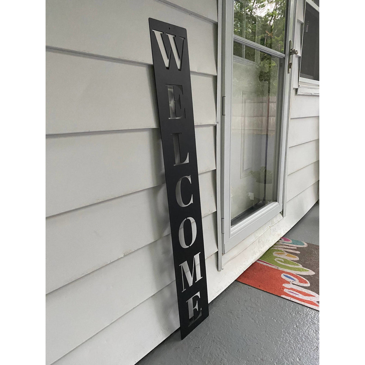 Vertical Welcome Sign left view